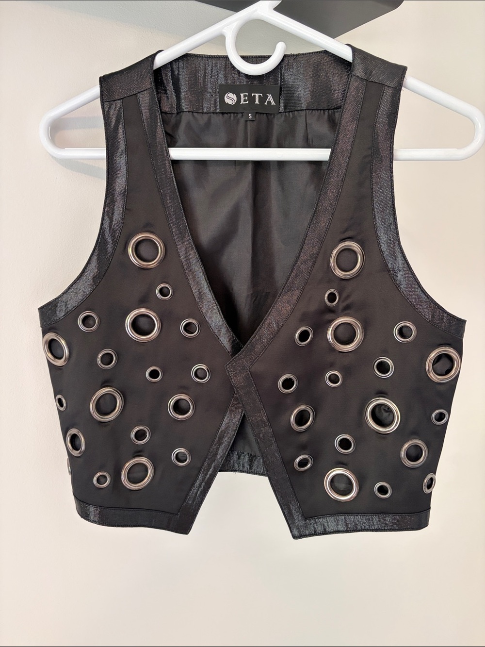 Seta -  Black Crop Vest